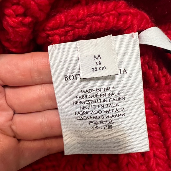 BOTTEGA VENETA RED WOOL BEANIE - Picture 9 of 13